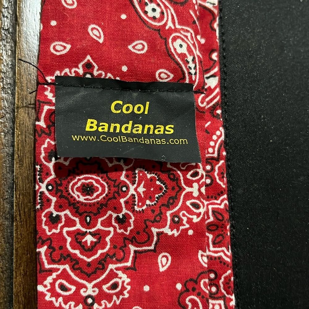 Red coolbandanas.com wrap around your neck, your forehead has Velcro to secure